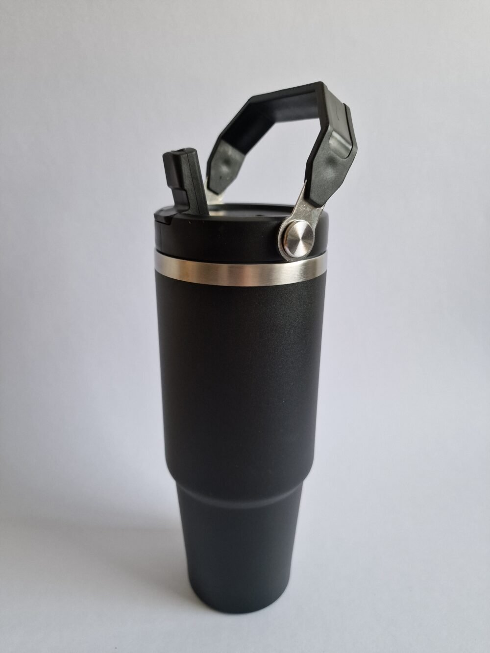 JUODOS spalvos 900 ml termo gertuvė su atlenkiamu šiaudeliu - Image 2
